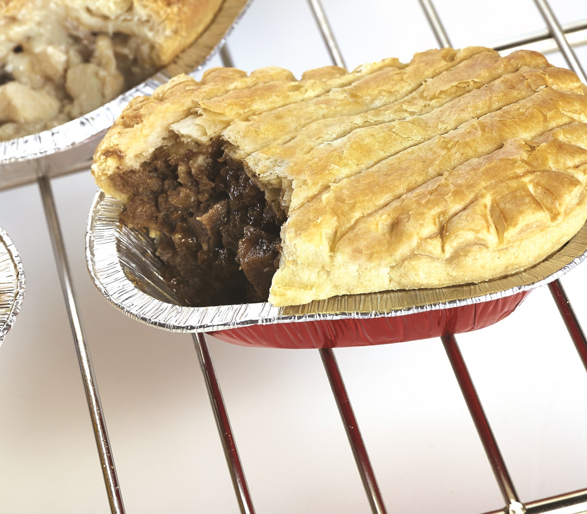 WRIGHTS Minced Beef Onion Puff Pastry Pies