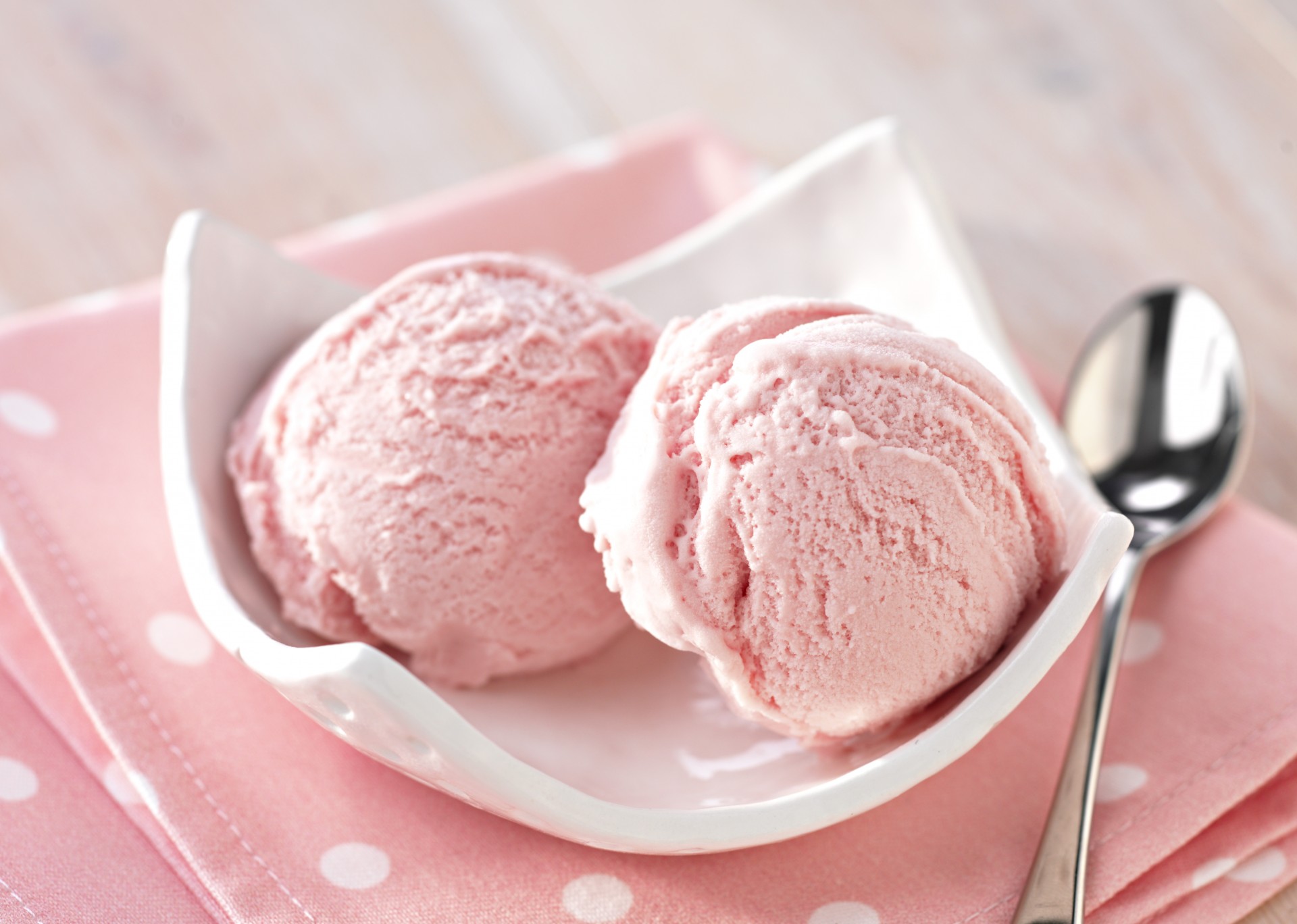 Bulk Buy SUMMERTIME Soft Scoop Strawberry Ice Cream Wholesale KFF