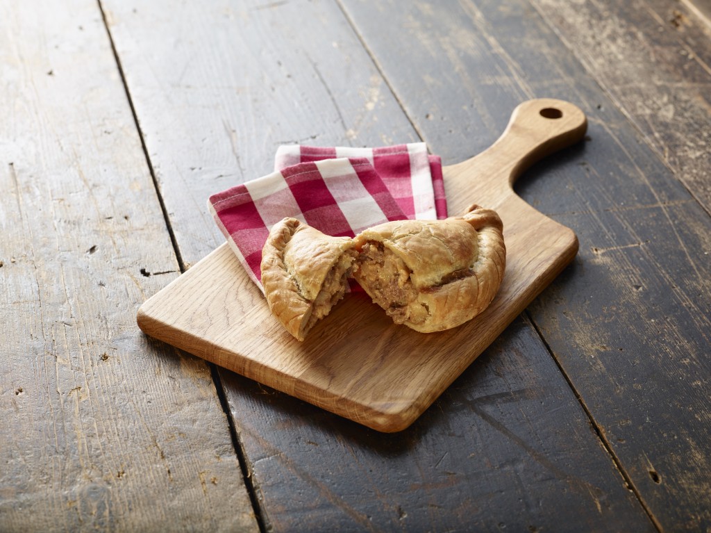 PROPER CORNISH Steak & Stilton Pasties