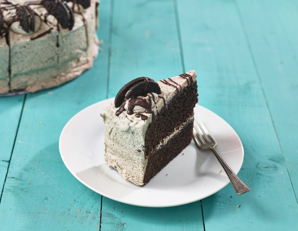 SUSSEX BAKES Chocolate Cookies & Cream Cake