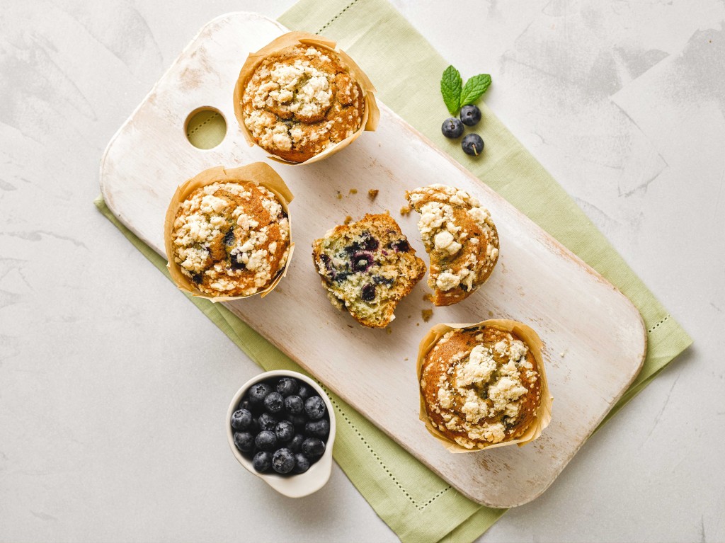 BAKER & BAKER Vegan Fruity Blueberry Muffins