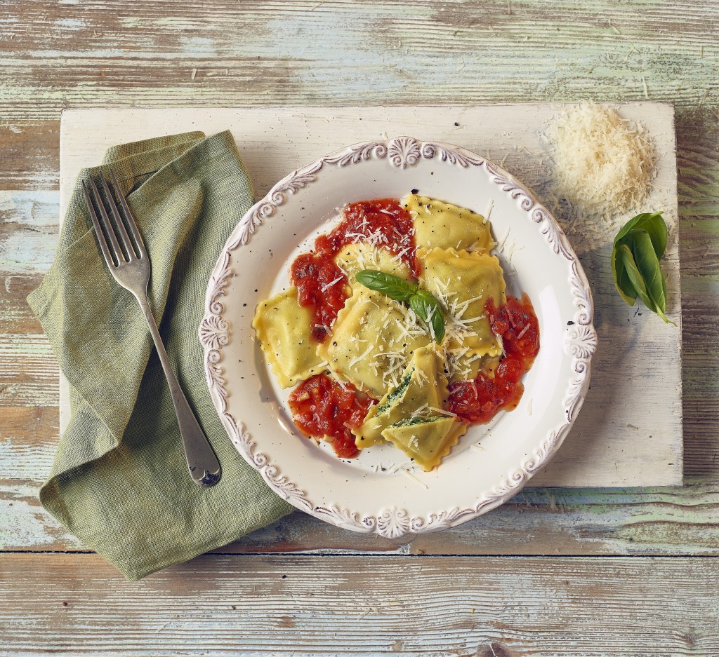 LA TUA PASTA Spinach Ricotta Ravioli