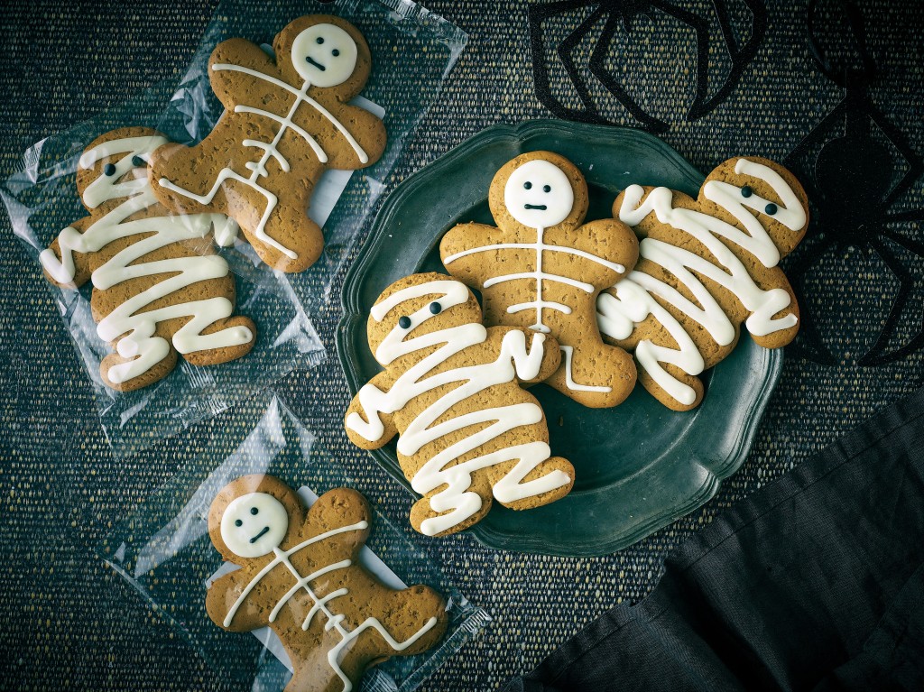 Iced Gingerbread Skeleton & Mummy