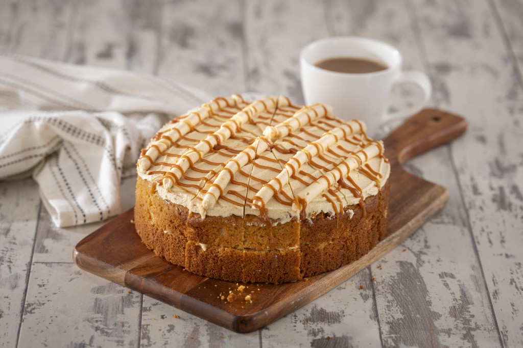 LOVE HANDMADE CAKES Salted Caramel & Apple Cake