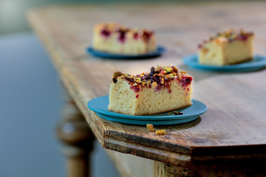 THE HANDMADE CAKE COMPANY Raspberry And Pistachio Traycake