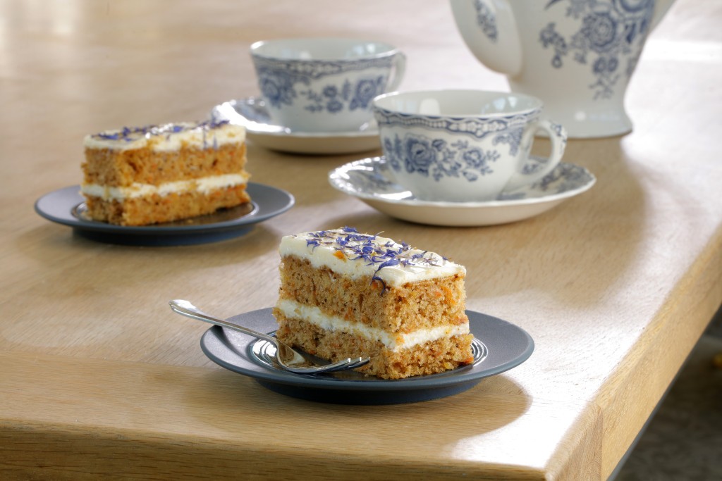 THE HANDMADE CAKE COMPANY Carrot Traycake