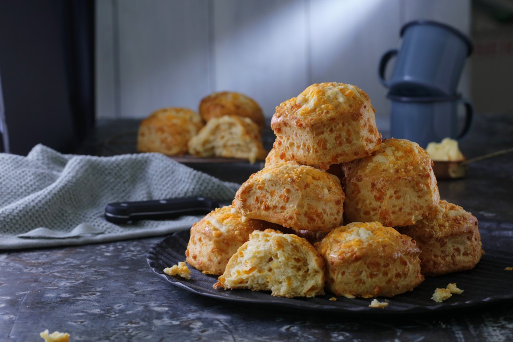 THE HANDMADE CAKE COMPANY Large Cheese Scones