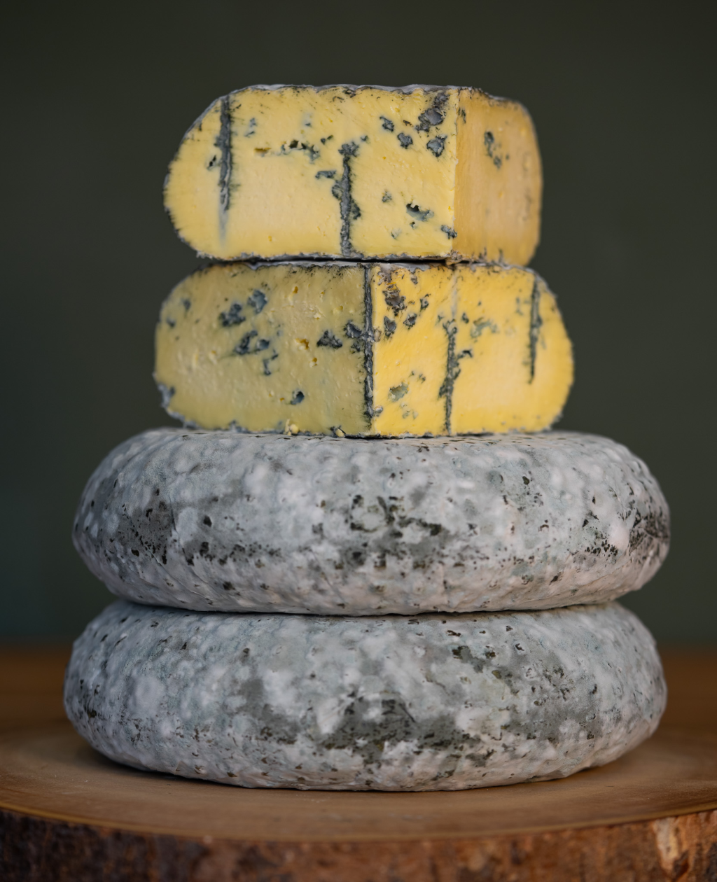 VILLAGE MAID Barkham Blue British Cheese