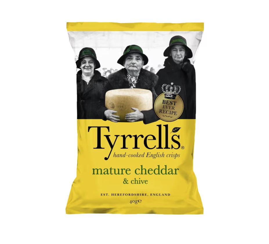 TYRRELLS Mature Cheddar & Chive Crisps