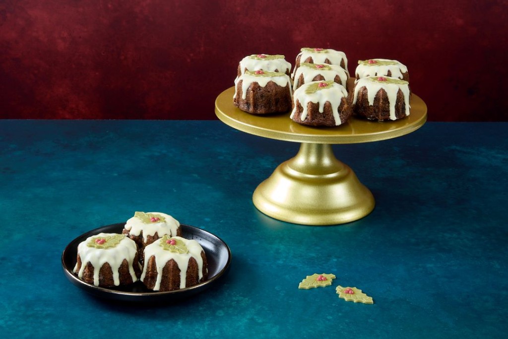 LOVE HANDMADE CAKE Caramel Christmas Pudding