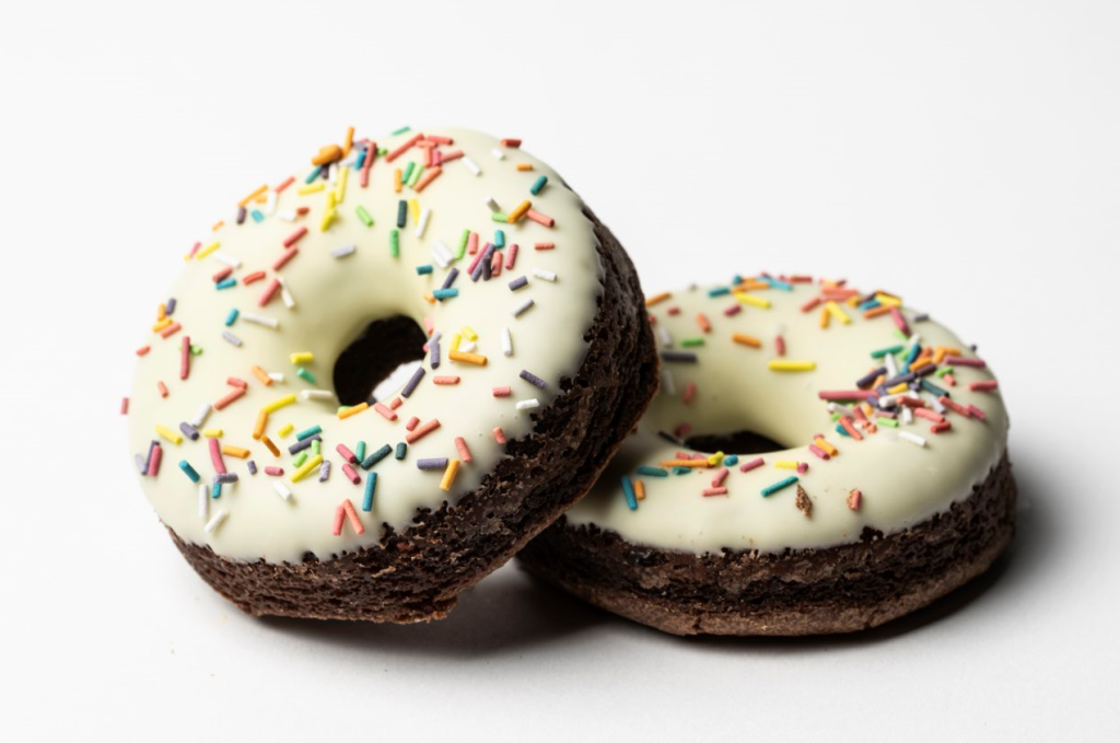 THE HOMEMADE BROWNIE COMPANY White Chocolate Sprinkle Brohnut