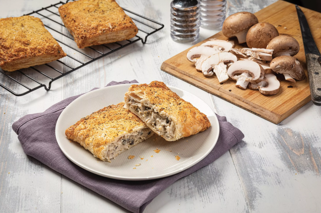 PROPER CORNISH Chicken & Mushroom Slice