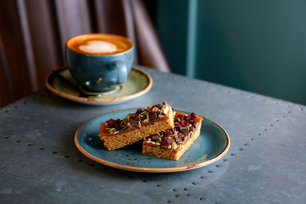 HANDMADE CAKE COMPANY Caramel Heaven Slice