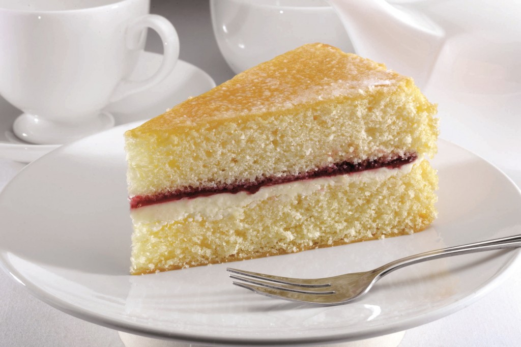 HANDMADE CAKE COMPANY Strawberry Victoria Sponge Cake