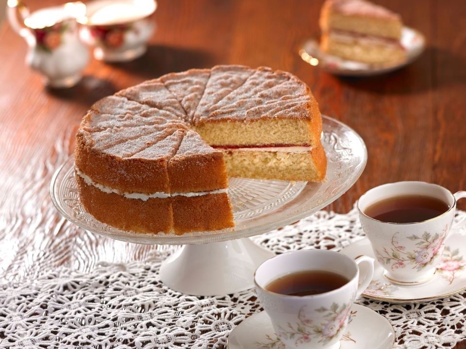 HANDMADE CAKE COMPANY Gluten Free Victoria Sponge Cake