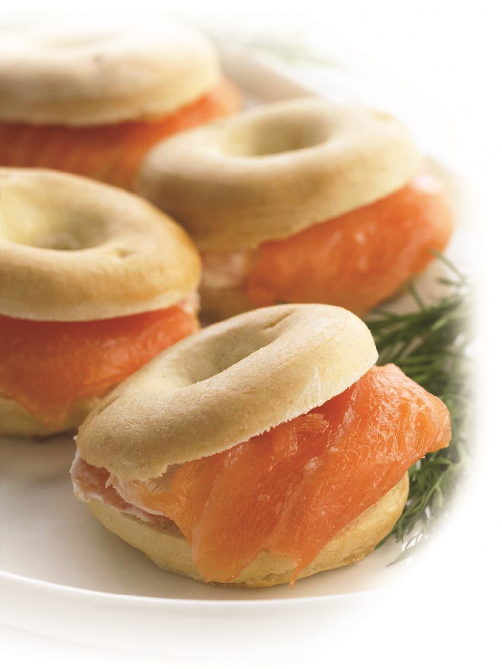 FRANK DALE Smoked Salmon & Cream Cheese Bagels