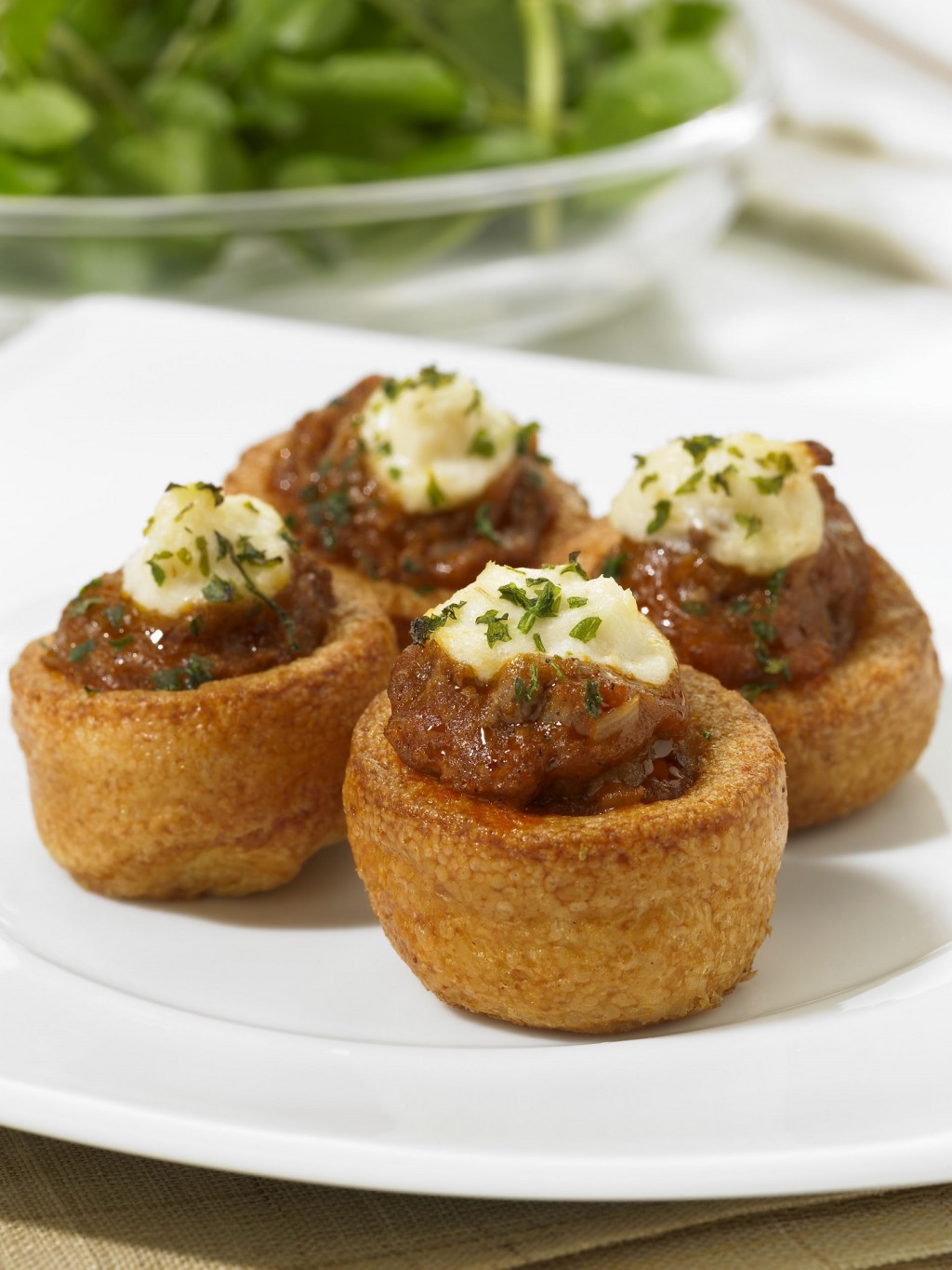 FRANK DALE Mini Yorkshire Puddings with Beef & Horseradish