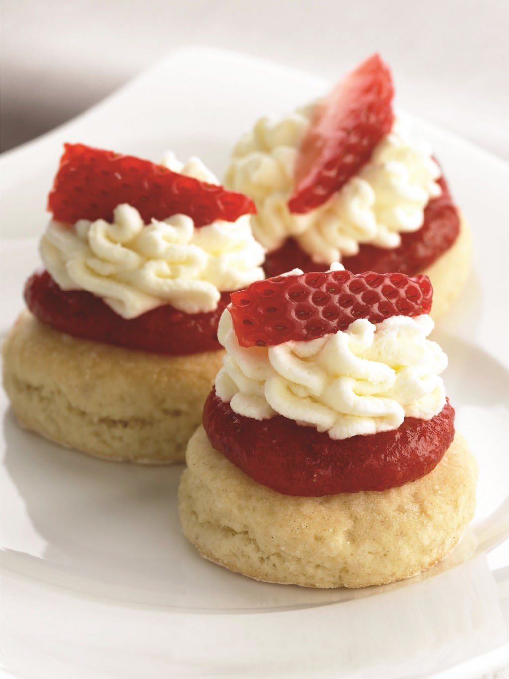 FRANK DALE Strawberry & Cream Scones
