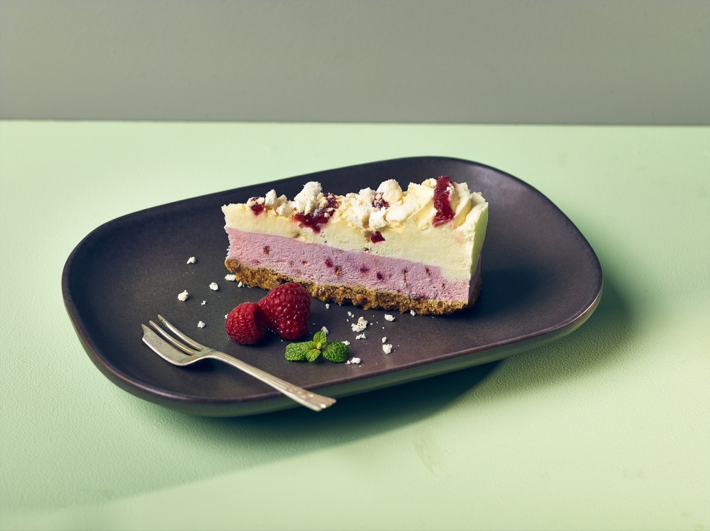 EATONS PATISSERIE Raspberry Eton Mess Cheesecake