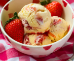 MARSHFIELD Strawberries Clotted Cream Ice Cream Tub