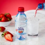 RADNOR Splash Sparkling Flavoured Water in Strawberry (Bottle)